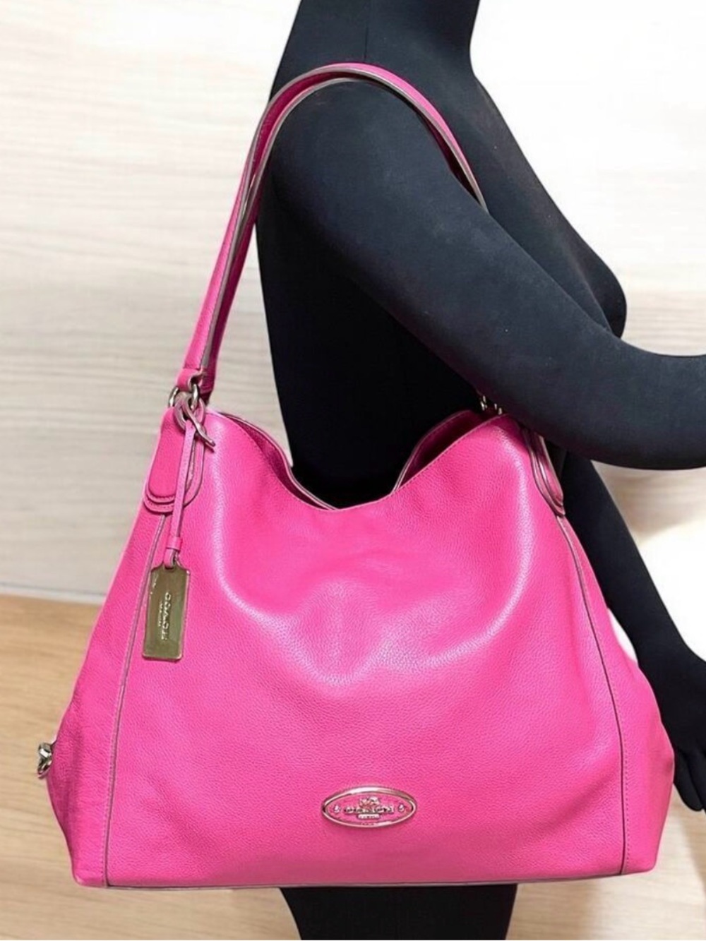 Coach 33547 Edie Leather Turn
Lock Hot Pink Leather Shoulder Bag - Picture 6 of 9